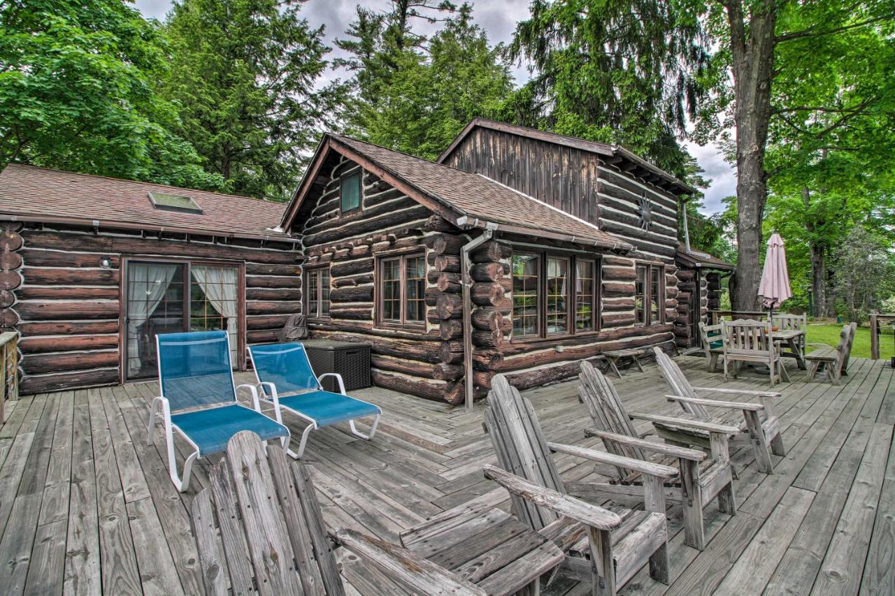 Waterfront Lake George Cabin Walk To Water Exterior photo