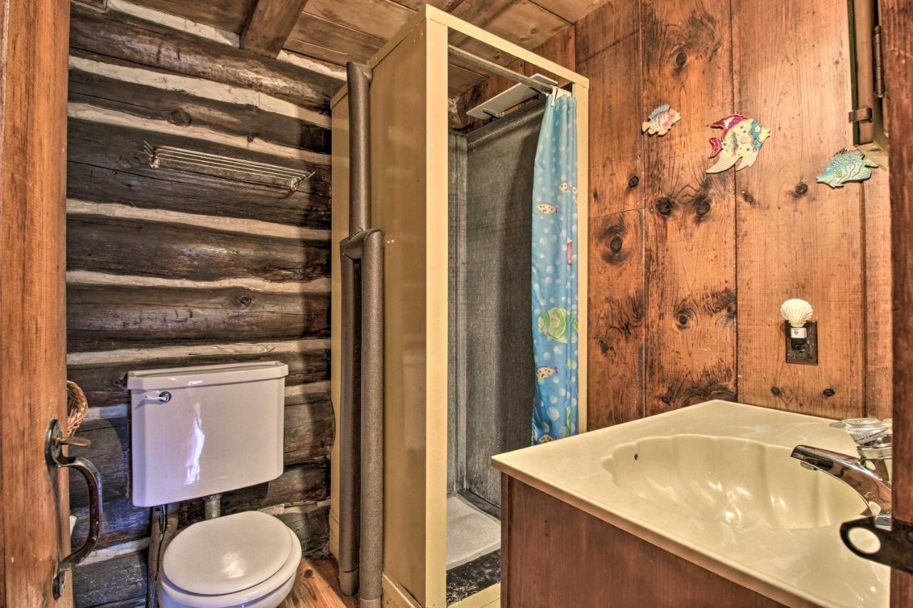 Waterfront Lake George Cabin Walk To Water Exterior photo